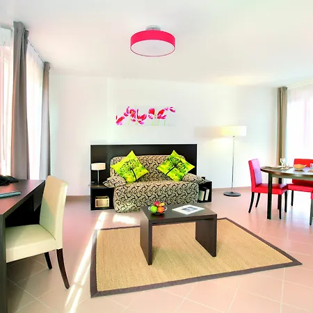 Appart'city Confort St Quentin En Yvelines - D'arcy 3*